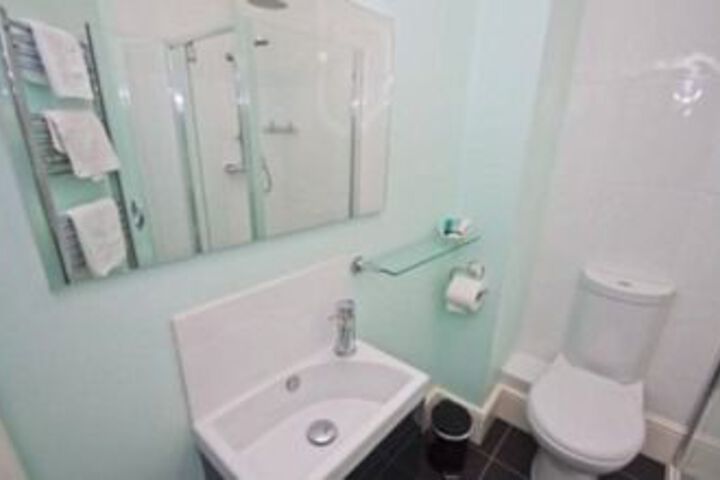 Room 6 of 25