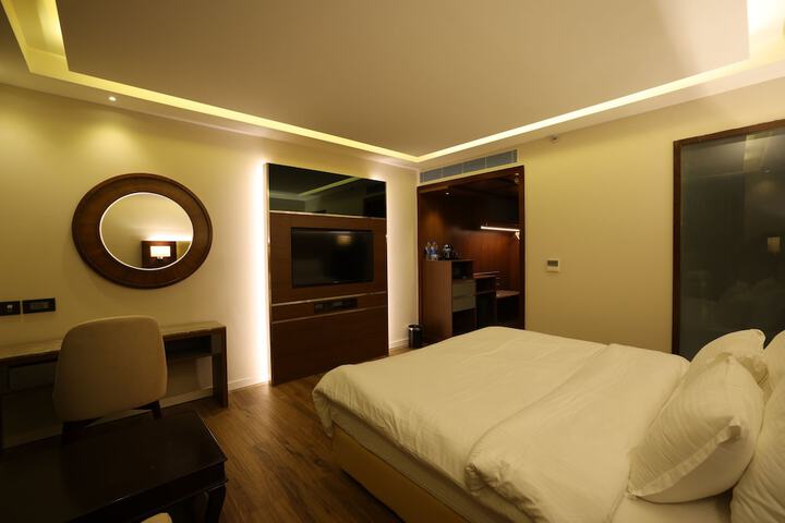 Room 4 of 42