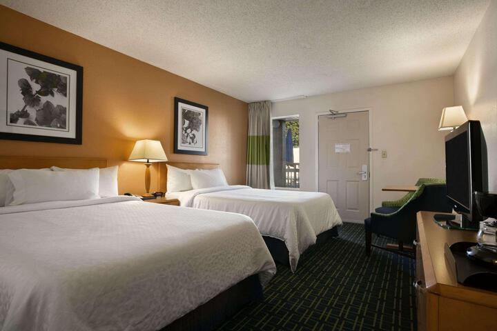 Double Accessible King Size Bed (5 of 8)