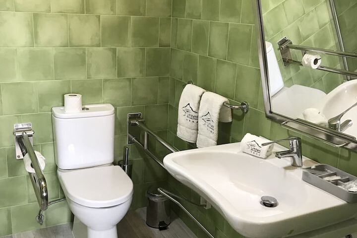Room 48 of 104