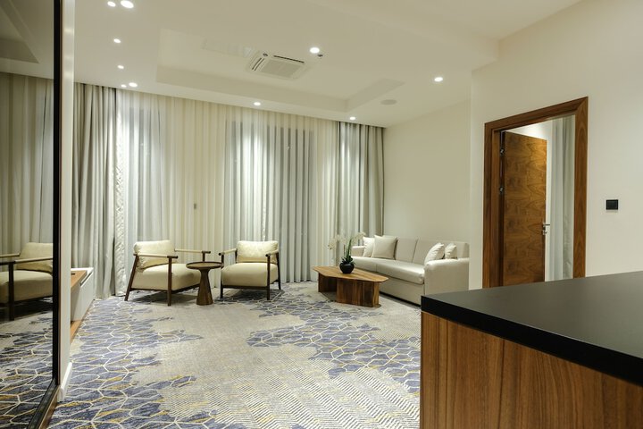 Room 28 of 103