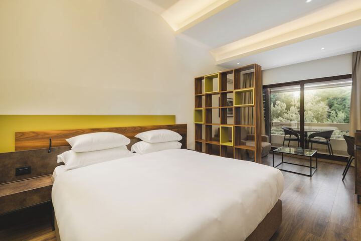 Room 41 of 211