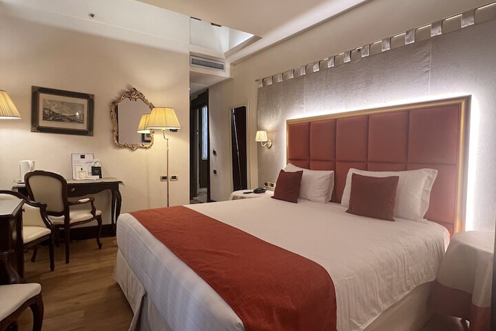Room 79 of 290