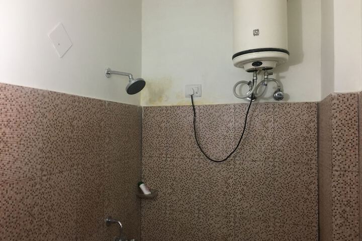 Room 10 of 27