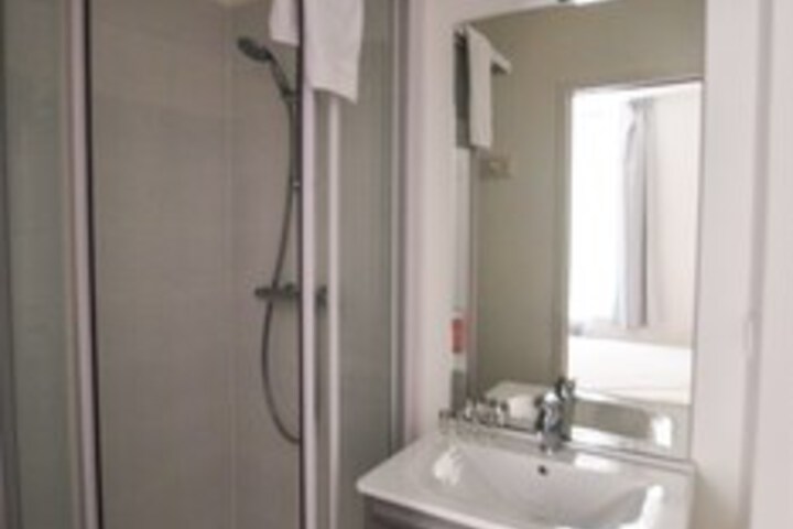 Room 4 of 40