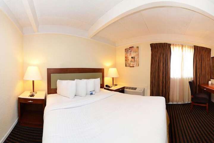 Standard | King Bed (3 of 6)