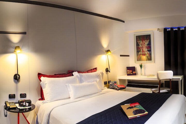 Room 5 of 82