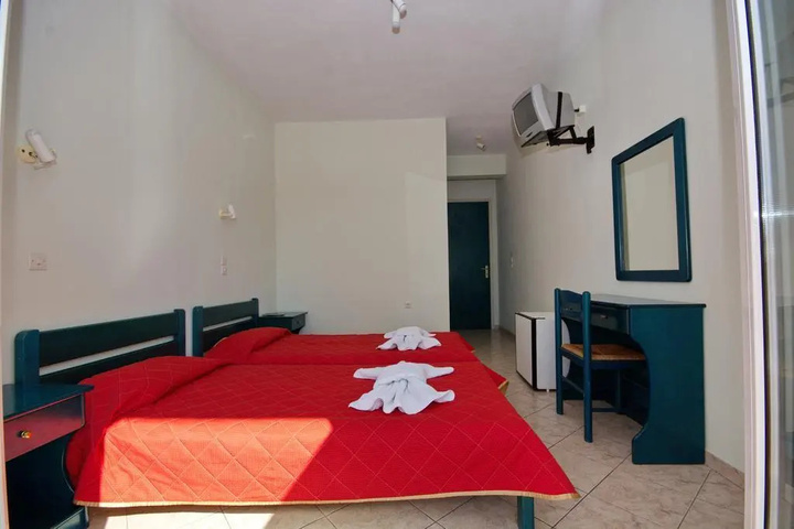 Room 6 of 10