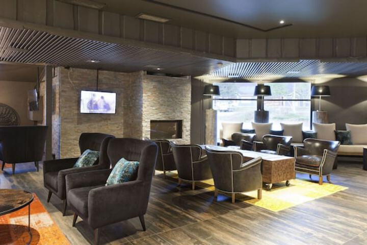 Entrance & Lobby