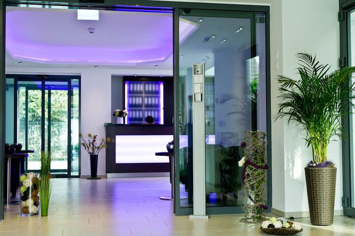 Entrance & Lobby
