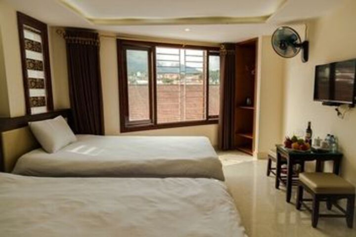 Room 12 of 18