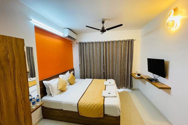 Room 5 of 11
