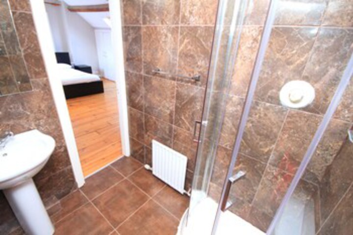 Room 3 of 21