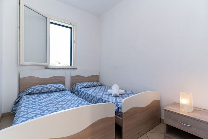 Room 6 of 9