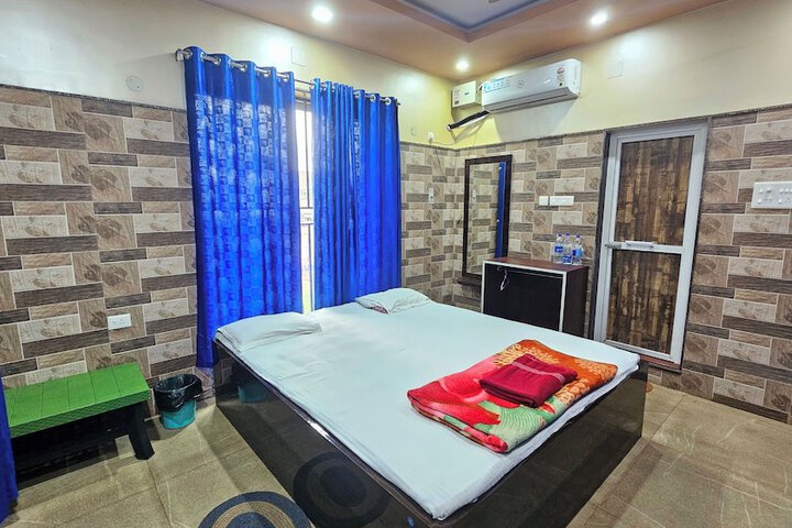 Room 5 of 12