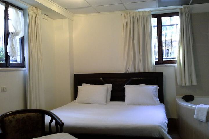 Room 4 of 78