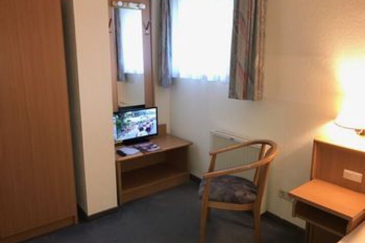 Room 30 of 46