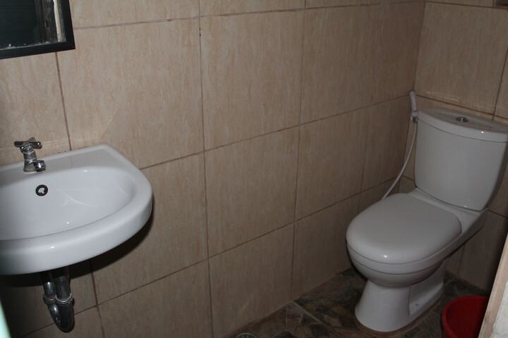 Room 46 of 102