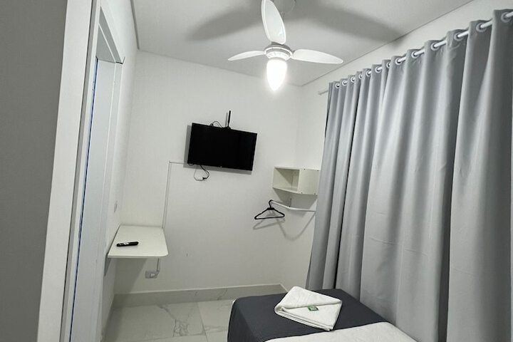 Room 8 of 16