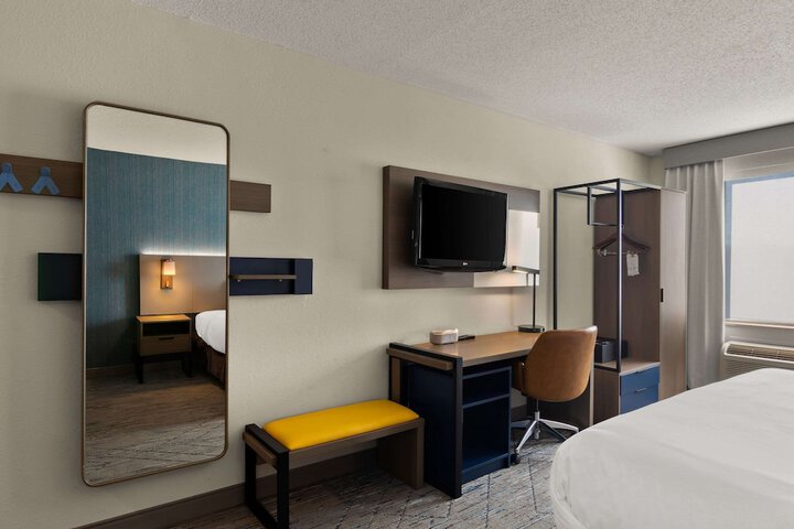 Room 10 of 34