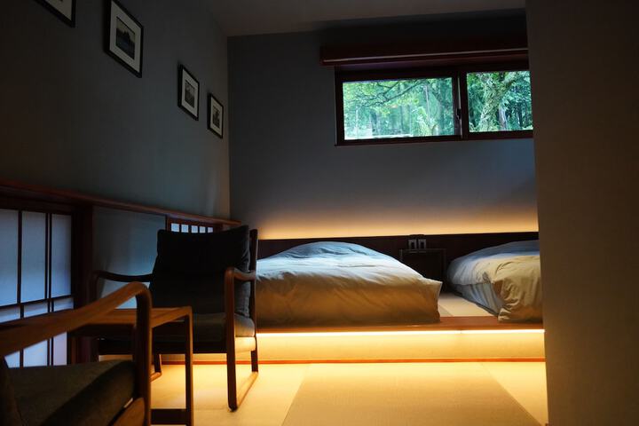 Room 10 of 32