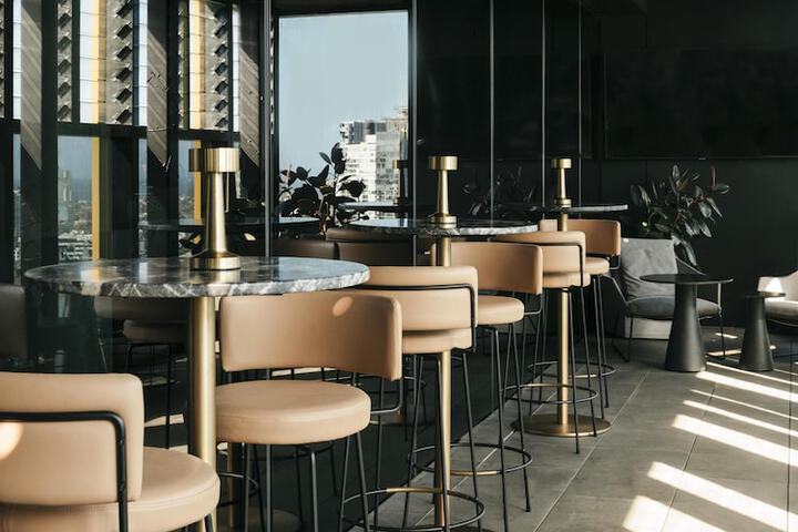 Lounge 62 of 64