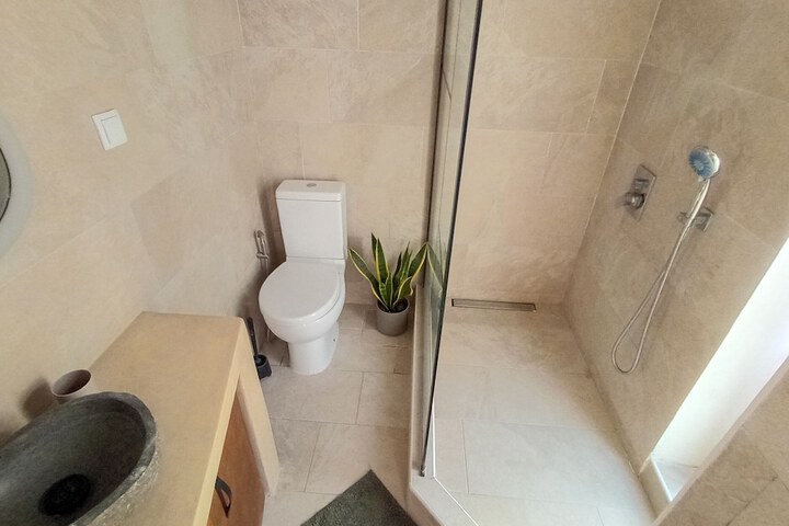 Room 16 of 24