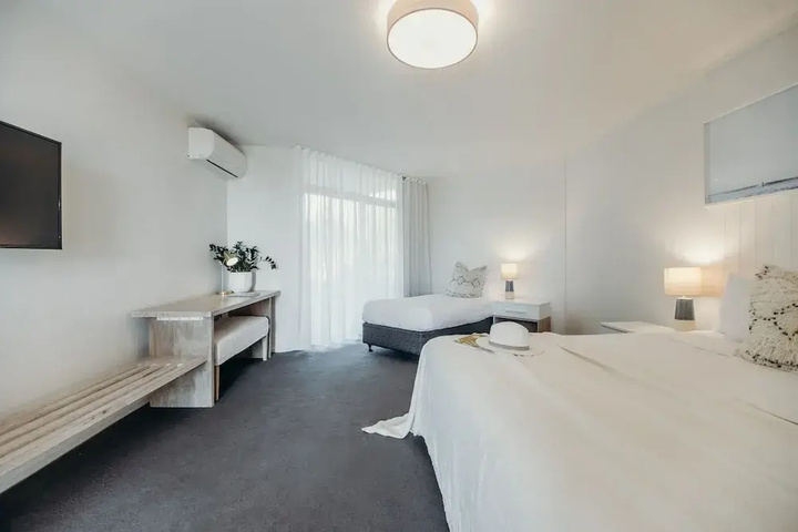 Room 6 of 26