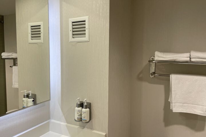 Room 28 of 65