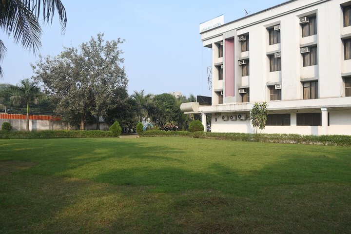 Hotel Exterior 42 of 47