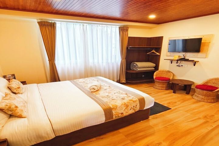 Room 4 of 28