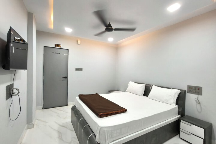 Room 7 of 12