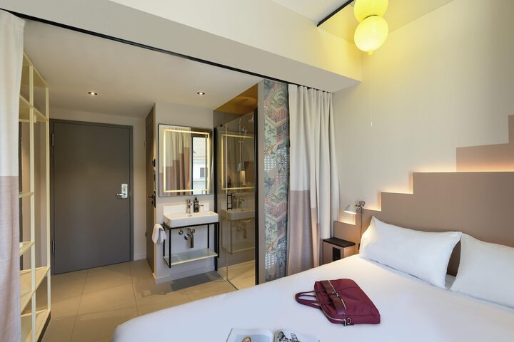 Room 18 of 87