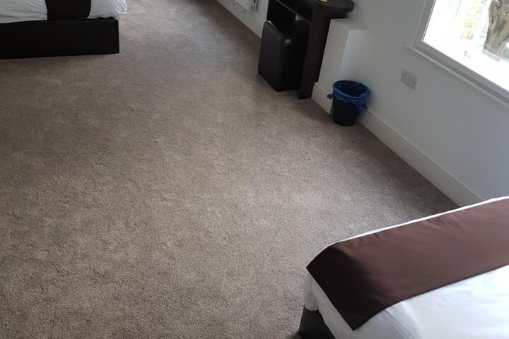 Room 10 of 34