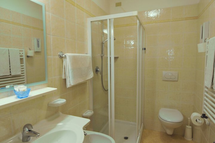 Room 12 of 22