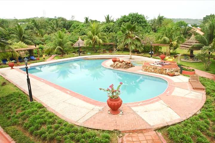 Pool Hotel