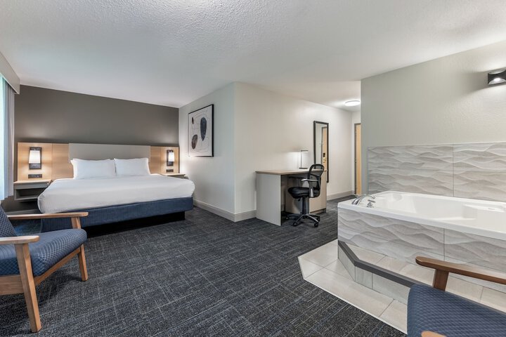 Room 12 of 76