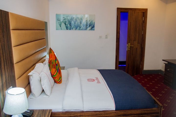 Room 4 of 89