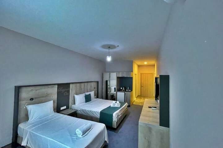 Room 4 of 12