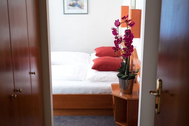 Room 8 of 52