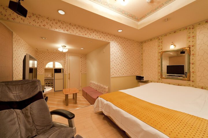 Room 3 of 32
