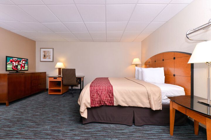 Business King Bed (7 of 13)