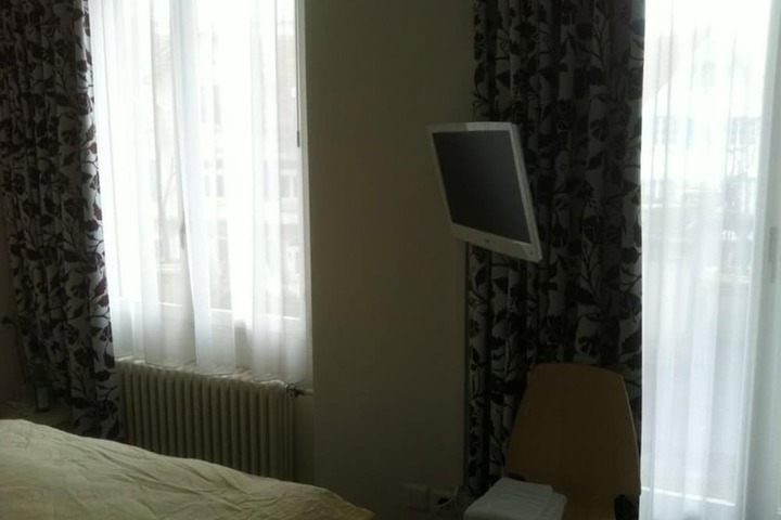 Room 7 of 33