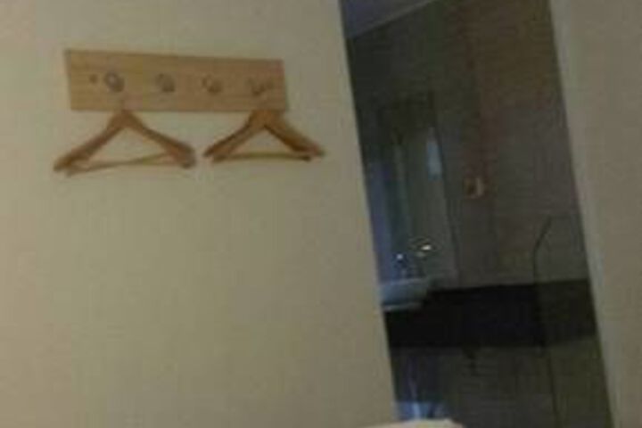Room 12 of 33