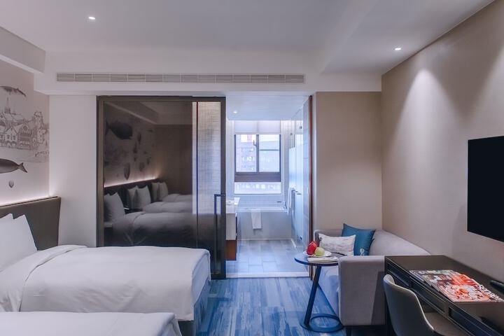 Room 32 of 75