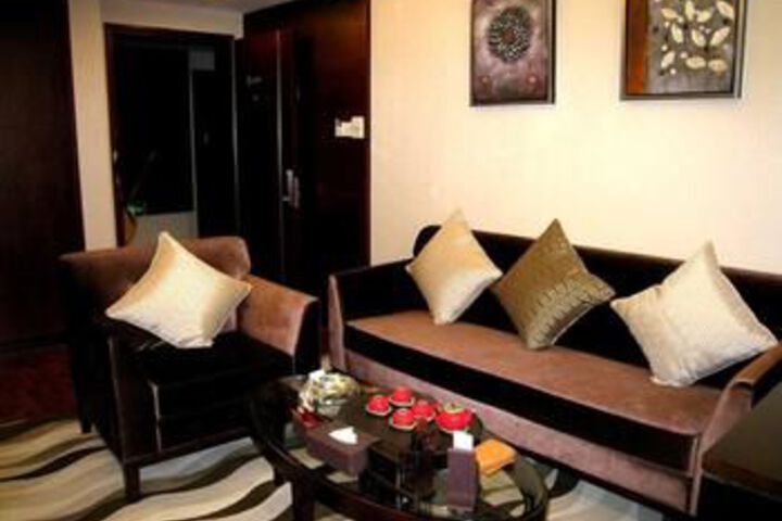 Room 6 of 24