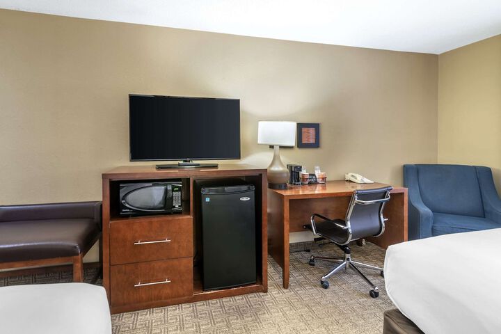2 Queen Beds Accessible (1 of 11)
