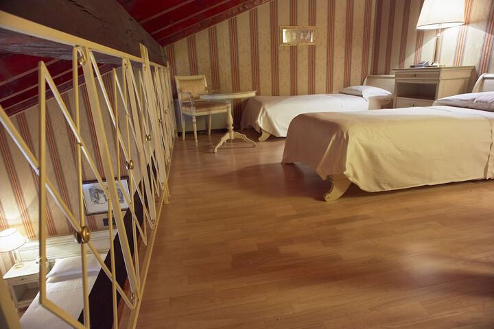 Room 27 of 107