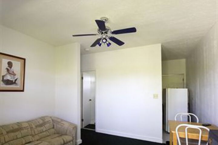 Room 8 of 9