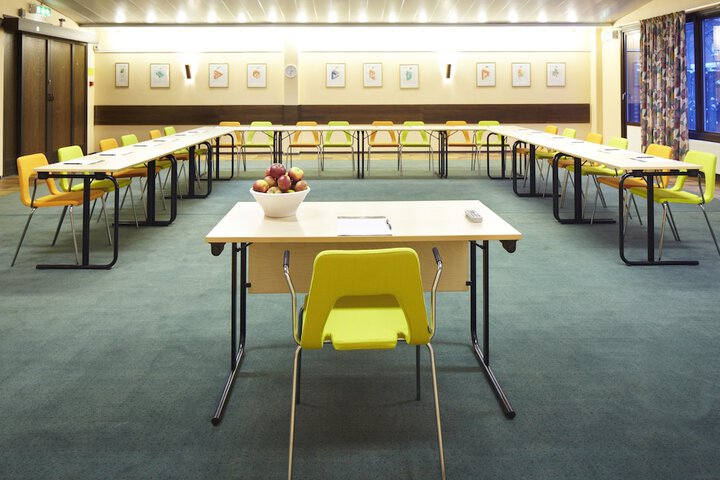 Business Center 70 of 73